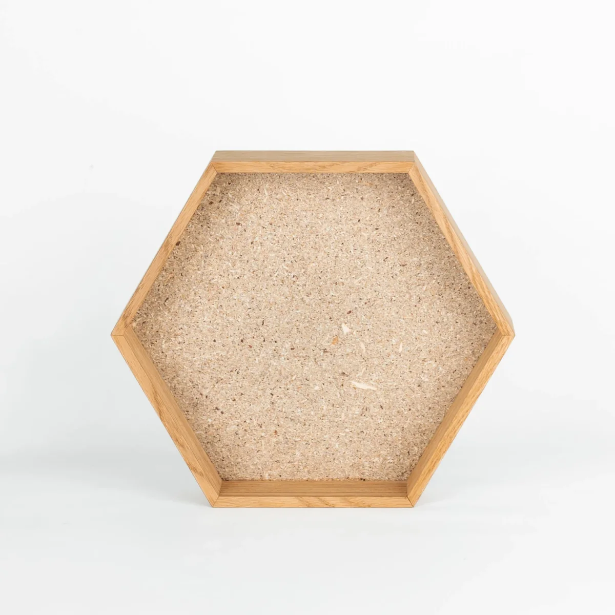 Sechseckiger Holzrahmen mit Rückwand